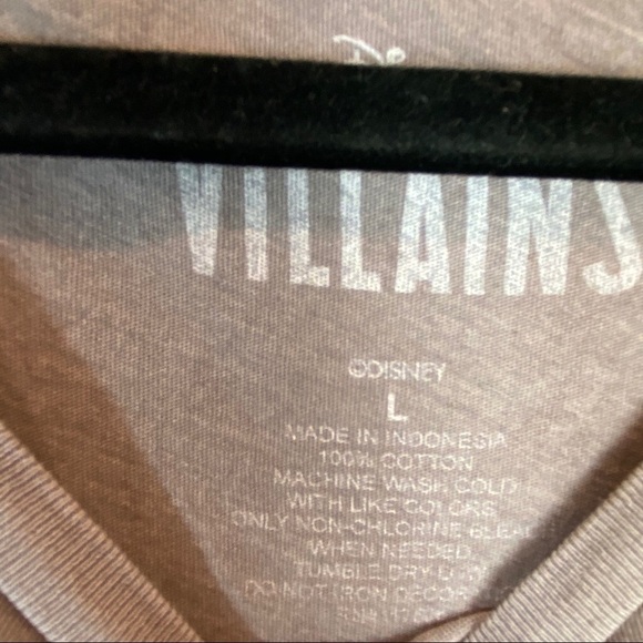 Disney Sz Large Grey Villian Tshirt NEW - Picture 6 of 7